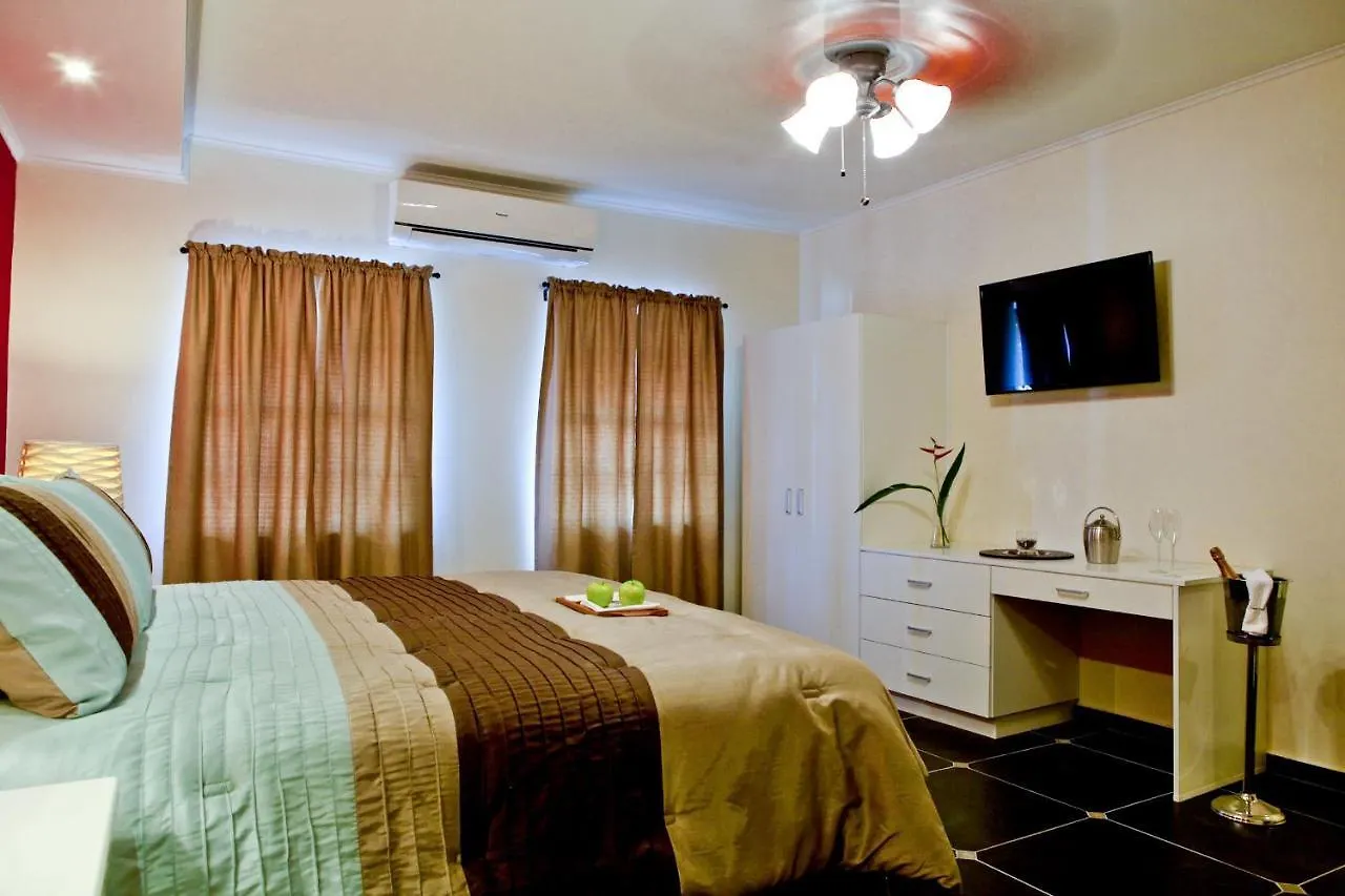 ***  Amazonia Hotel Curacao